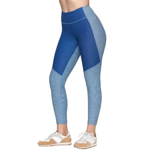 Outdoor Voices 3/4 Warmup Leggings - Picture 2 of 5